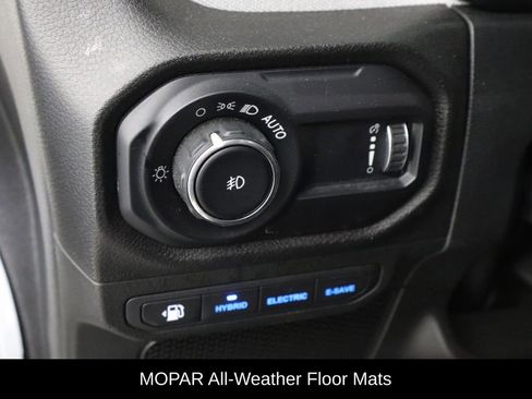 Used 2024 Jeep Wrangler Unlimited AWD/4WD image 20