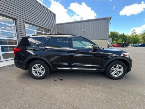 Used 2023 Ford Explorer XLT w/ Equipment Group 202A AWD/4WD image 4