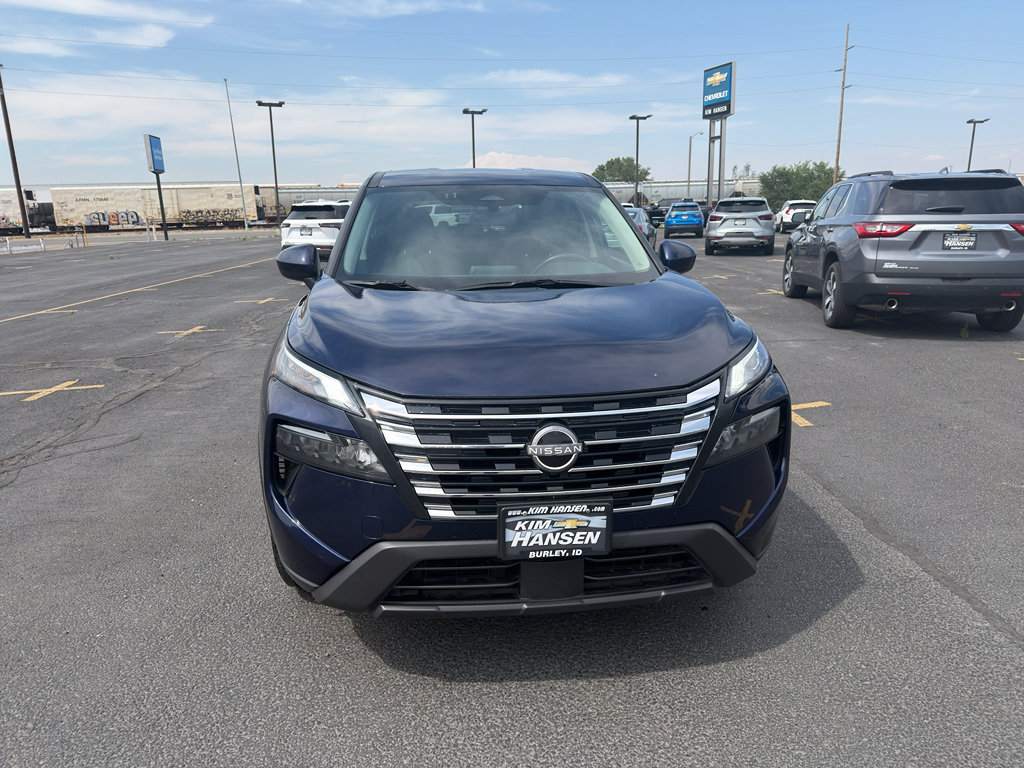 Used 2025 Nissan Rogue SV AWD/4WD image 2