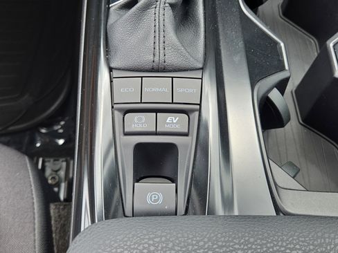 Used 2025 Toyota Camry LE image 25