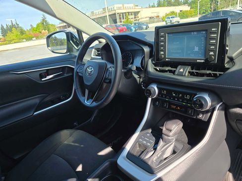 Certified 2020 Toyota RAV4 XLE w/ XLE Grade Weather Package AWD/4WD image 10