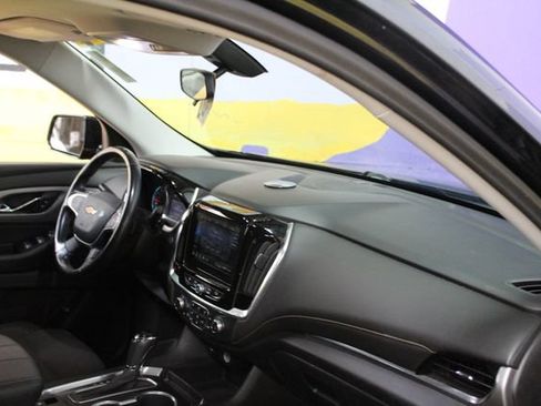Used 2020 Chevrolet Traverse LT w/ LPO, Floor Liner Package AWD/4WD image 11