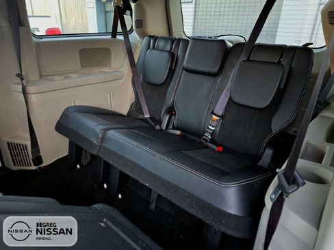 Used 2019 Dodge Grand Caravan SXT w/ Rear Park Assist Package image 14