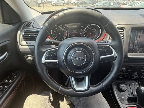 Used 2017 Jeep Compass Trailhawk w/ Popular Equipment Group AWD/4WD image 19