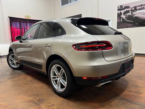 Used 2017 Porsche Macan BASE image 2