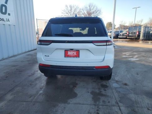 New 2025 Jeep Grand Cherokee Limited image 23