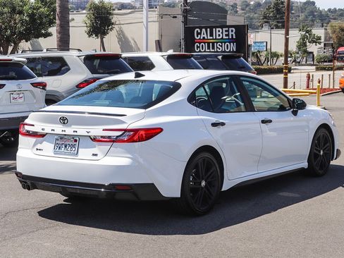 Used 2026 Toyota Camry Hybrid w/ Multimedia Upgrade Package image 8