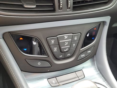 Used 2020 Buick Envision Essence image 12