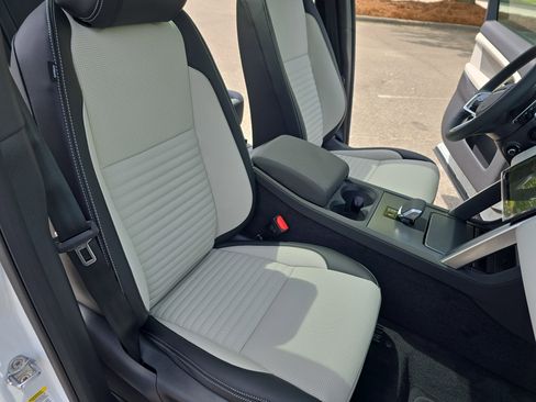 New 2026 Land Rover Discovery Sport Landmark AWD/4WD image 10