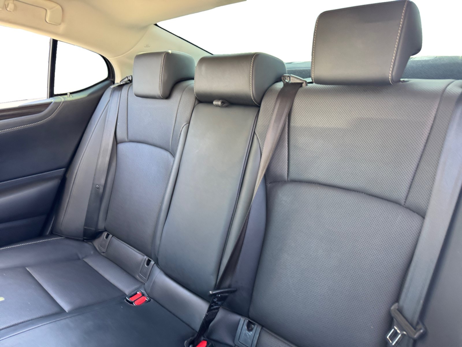 Used 2019 Lexus ES 300h w/ Premium Package FWD image 13
