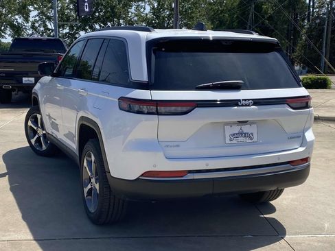 New 2026 Jeep Grand Cherokee Limited w/ Luxury Tech Group II AWD/4WD image 34