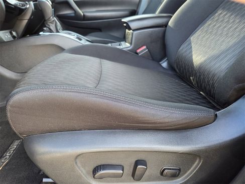 Used 2020 Nissan Rogue SV image 15