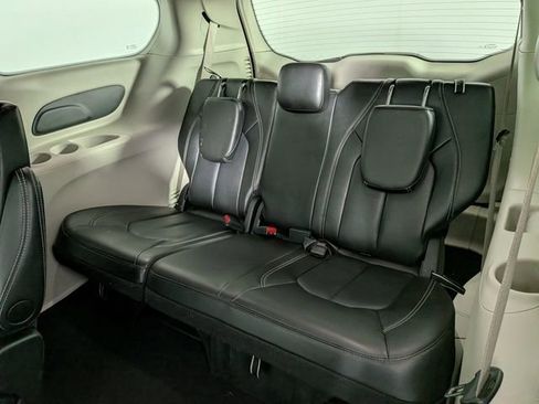 Used 2024 Chrysler Pacifica Touring-L FWD image 29