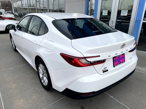 Used 2025 Toyota Camry LE image 2