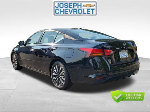 Used 2024 Nissan Altima 2.5 SV FWD image 3