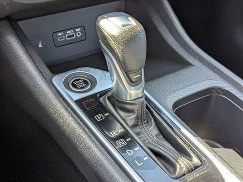 Used 2022 Nissan Sentra SV FWD image 12