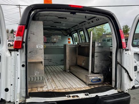 Used 2016 Chevrolet Express 2500 RWD image 16