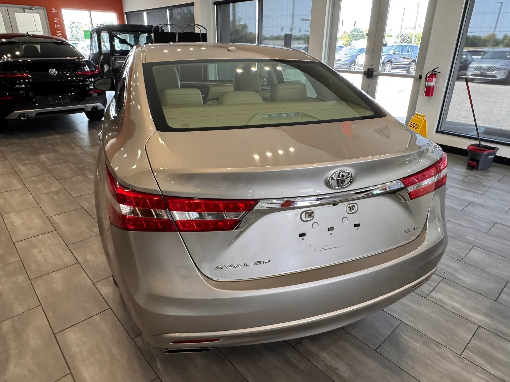 Used 2015 Toyota Avalon XLE FWD image 13