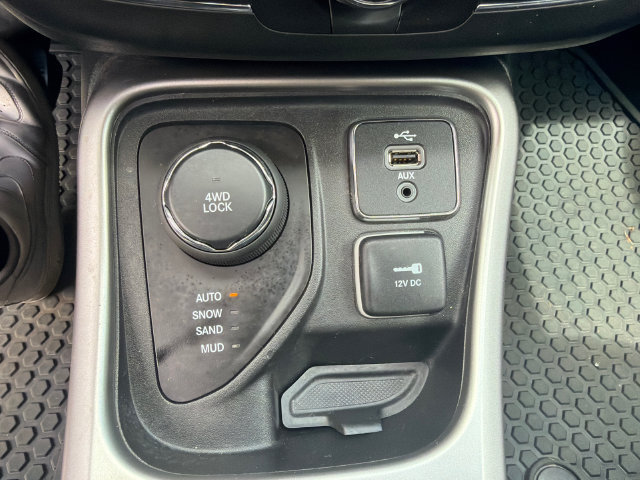 Used 2018 Jeep Compass Latitude w/ Popular Equipment Group AWD/4WD image 35