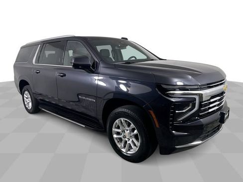 Used 2025 Chevrolet Suburban LT AWD/4WD image 2