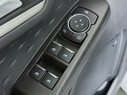 Used 2020 Ford Escape SE image 17