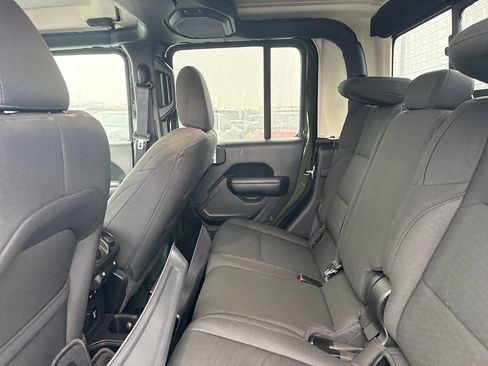 Used 2021 Jeep Gladiator Willys image 15