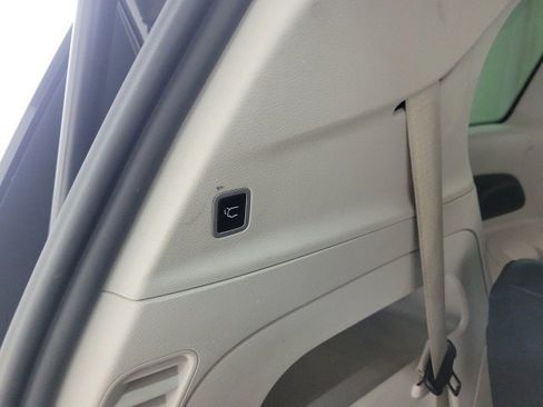 Used 2023 Chrysler Pacifica Touring-L image 17