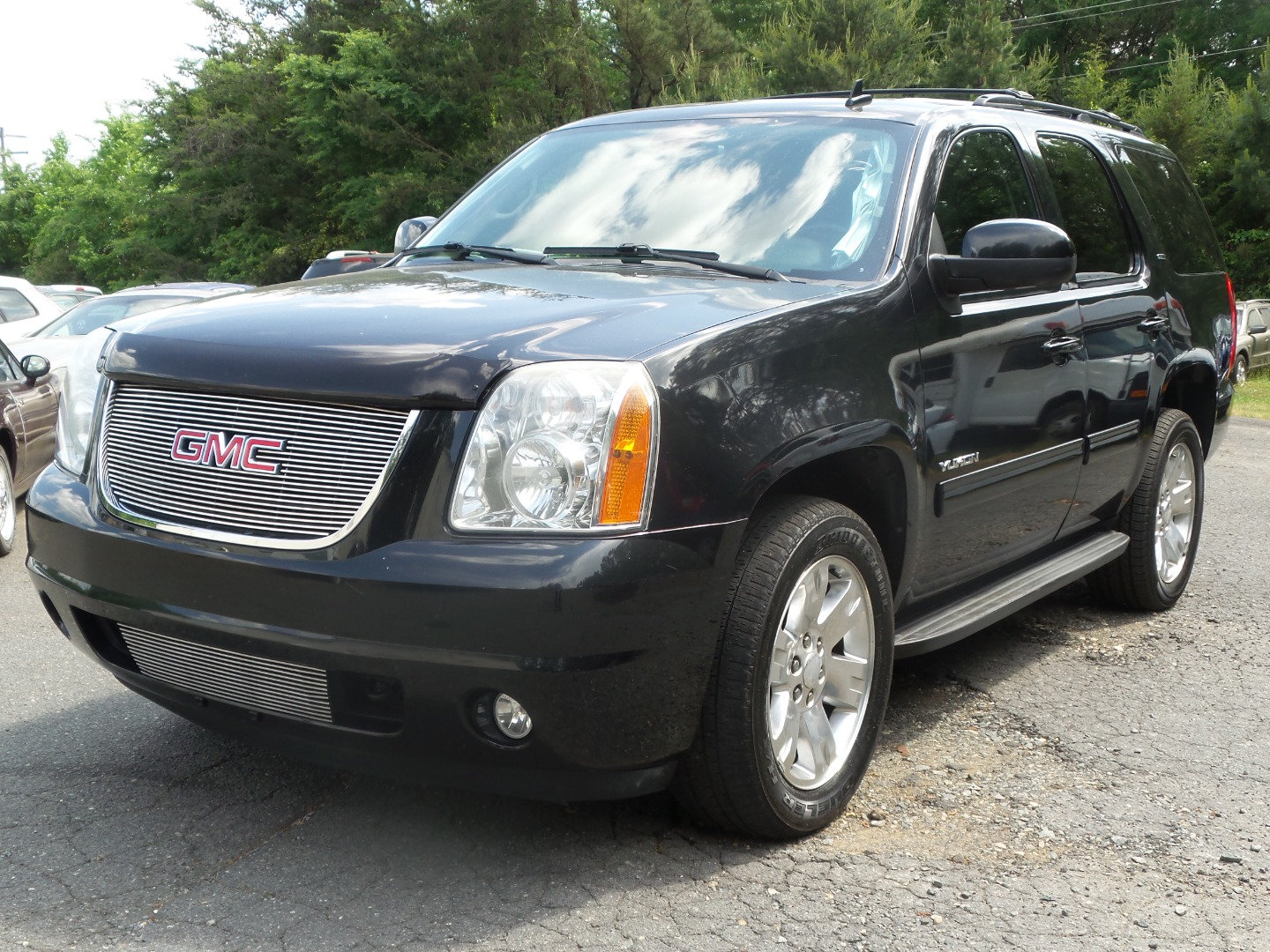 Used 2012 GMC Yukon SLT w/ SLT-2 Equipment Package AWD/4WD image 1
