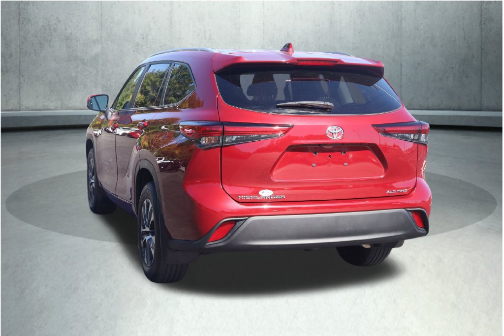 Used 2023 Toyota Highlander XLE AWD/4WD image 37