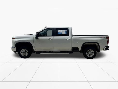 Used 2025 Chevrolet Silverado 2500 LT w/ Convenience Package AWD/4WD image 4