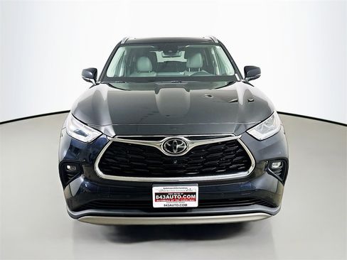 Used 2022 Toyota Highlander Platinum image 2
