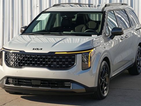 Used 2025 Kia Carnival SX w/ SX Dark Edition Package image 48