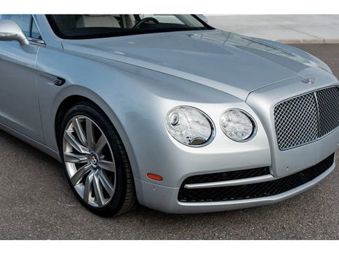 Used 2018 Bentley Flying Spur V8 image 18
