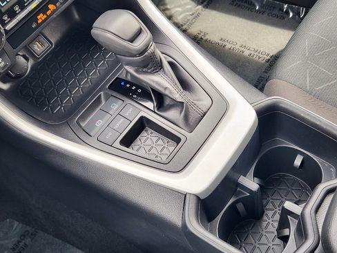 Used 2025 Toyota RAV4 XLE image 19