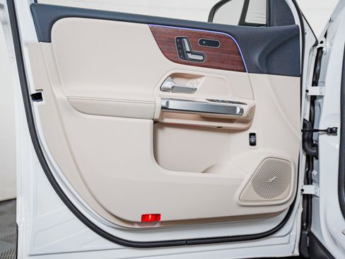 Certified 2023 Mercedes-Benz EQB 300 4MATIC image 19