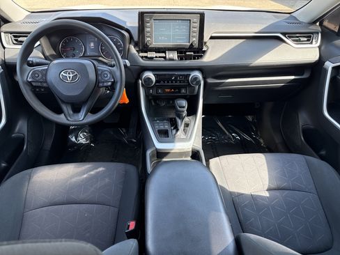 Used 2019 Toyota RAV4 LE AWD/4WD image 16