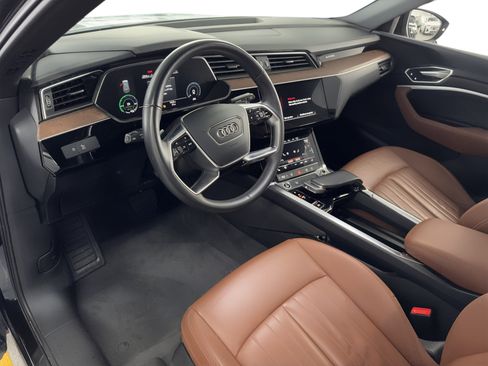 Used 2022 Audi e-tron Premium image 4