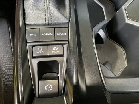 Used 2025 Toyota Camry LE image 19