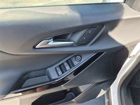 Used 2025 Chevrolet Equinox LT image 19