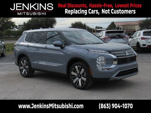 New 2026 Mitsubishi Outlander SE image 1