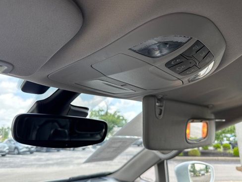 Used 2022 Chrysler Pacifica Touring-L FWD image 11