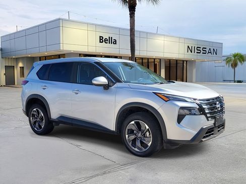 Certified 2025 Nissan Rogue SV FWD image 11