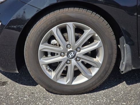 Used 2016 Hyundai Elantra SE w/ Option Group 02 image 11