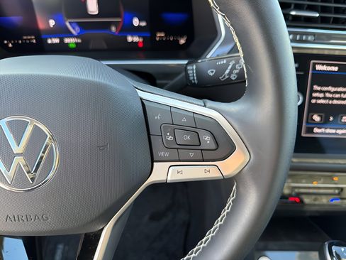 Used 2023 Volkswagen Tiguan SE image 15