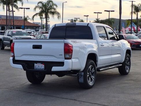 Used 2017 Toyota Tacoma TRD Sport w/ Tow Package image 5