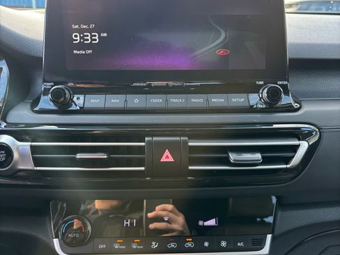 Used 2023 Kia Seltos SX image 18