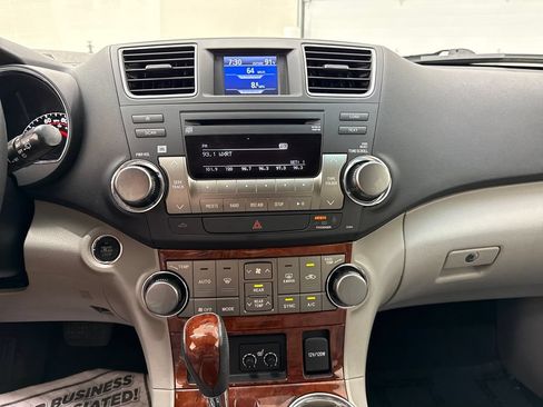 Used 2012 Toyota Highlander Limited w/ Tow Pkg AWD/4WD image 19
