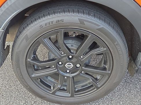 Used 2020 Nissan Kicks SR w/ Exterior Package FWD image 7