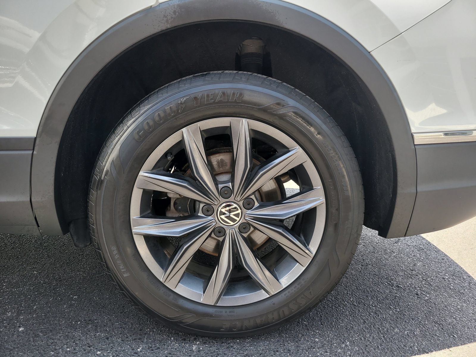 Used 2024 Volkswagen Tiguan SE FWD image 6