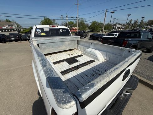 Used 2006 Chevrolet Silverado 3500 LT w/ Heavy-Duty Power Package image 8